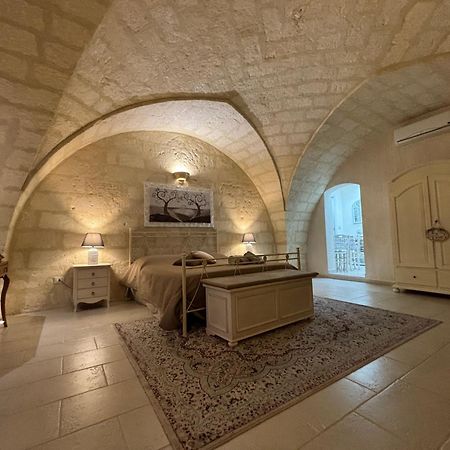 Suite Cavour Luxury Home ตารันโต ภายนอก รูปภาพ
