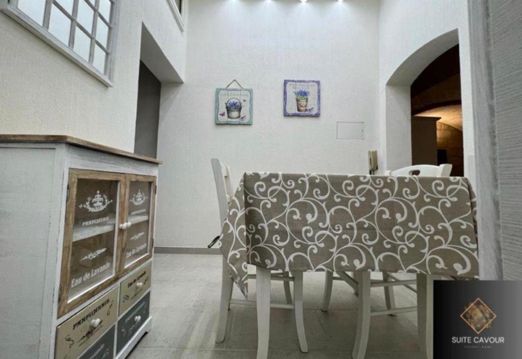 Suite Cavour Luxury Home ตารันโต ภายนอก รูปภาพ