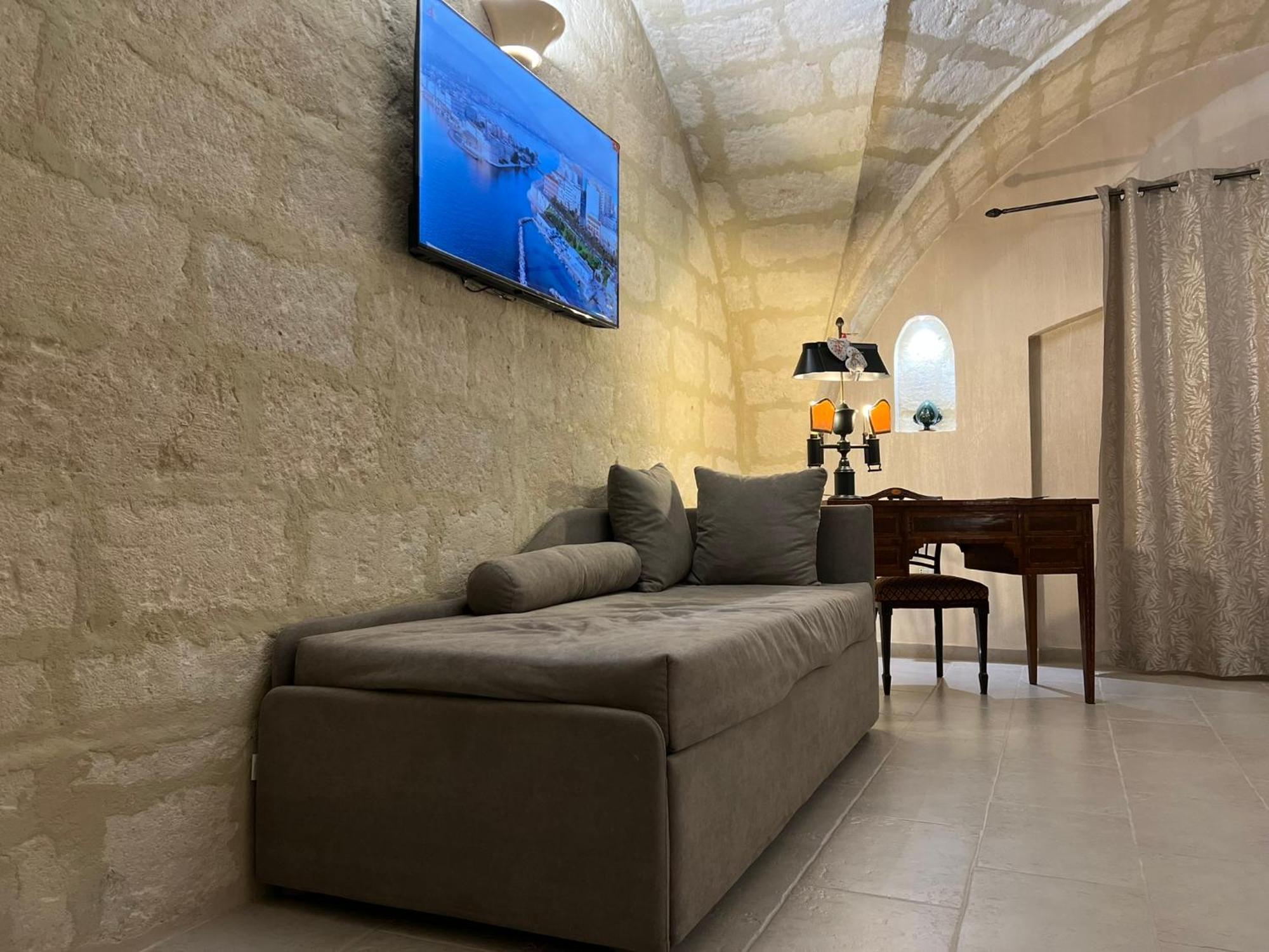 Suite Cavour Luxury Home ตารันโต ภายนอก รูปภาพ