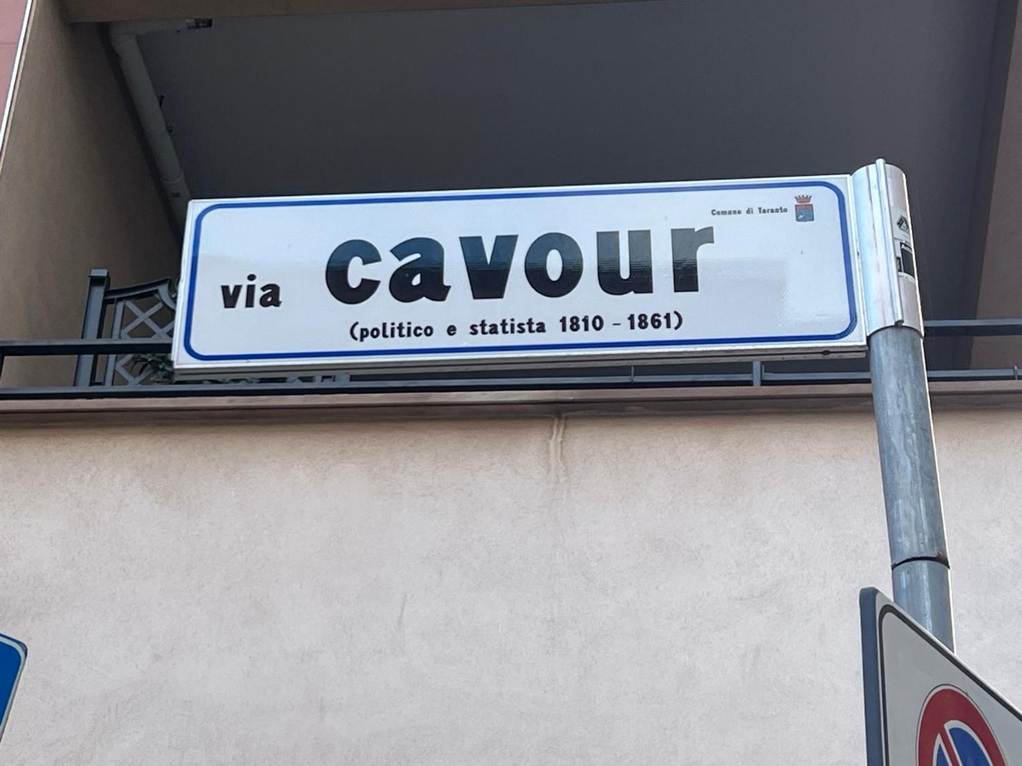Suite Cavour Luxury Home ตารันโต ภายนอก รูปภาพ