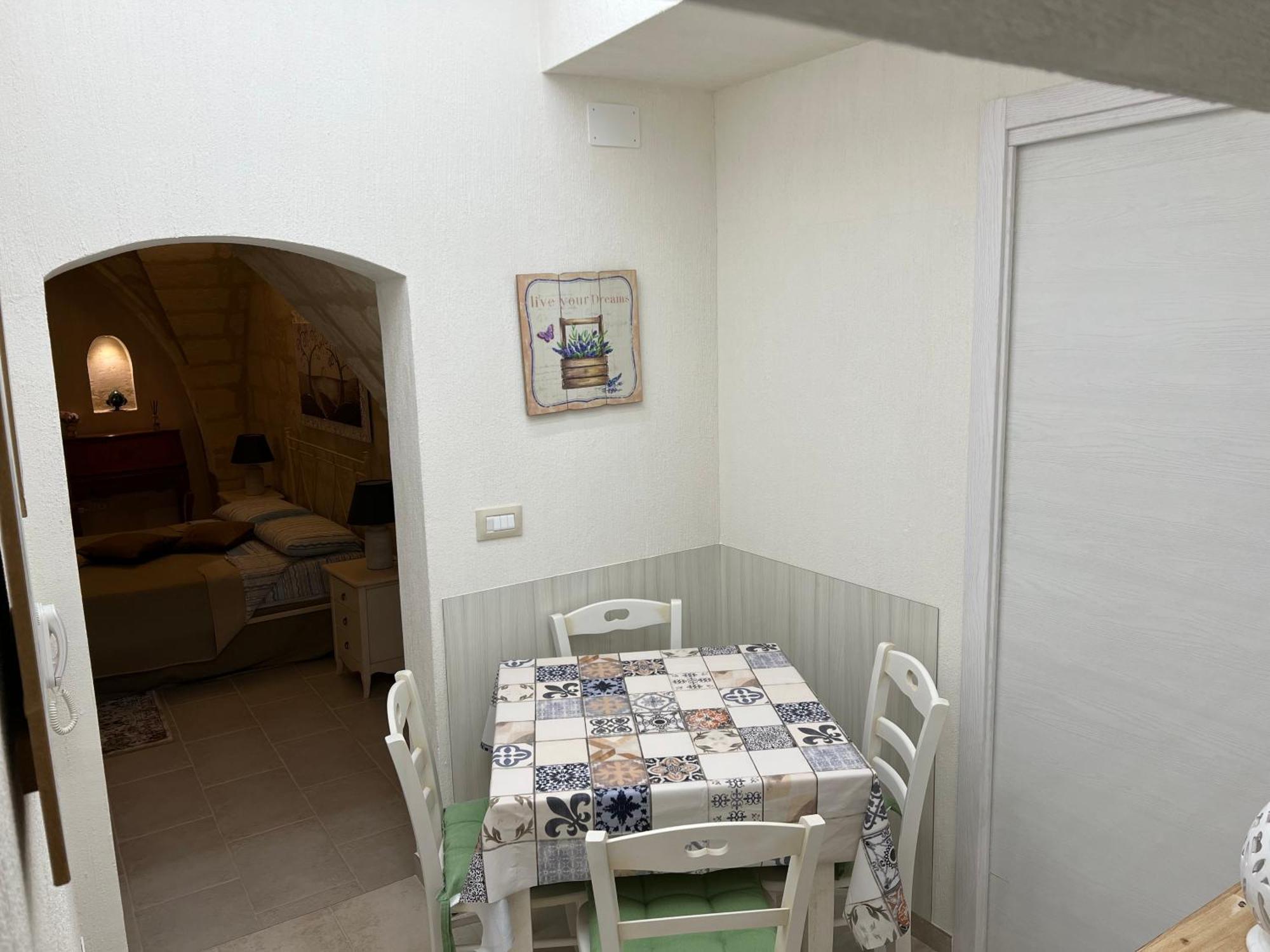 Suite Cavour Luxury Home ตารันโต ภายนอก รูปภาพ