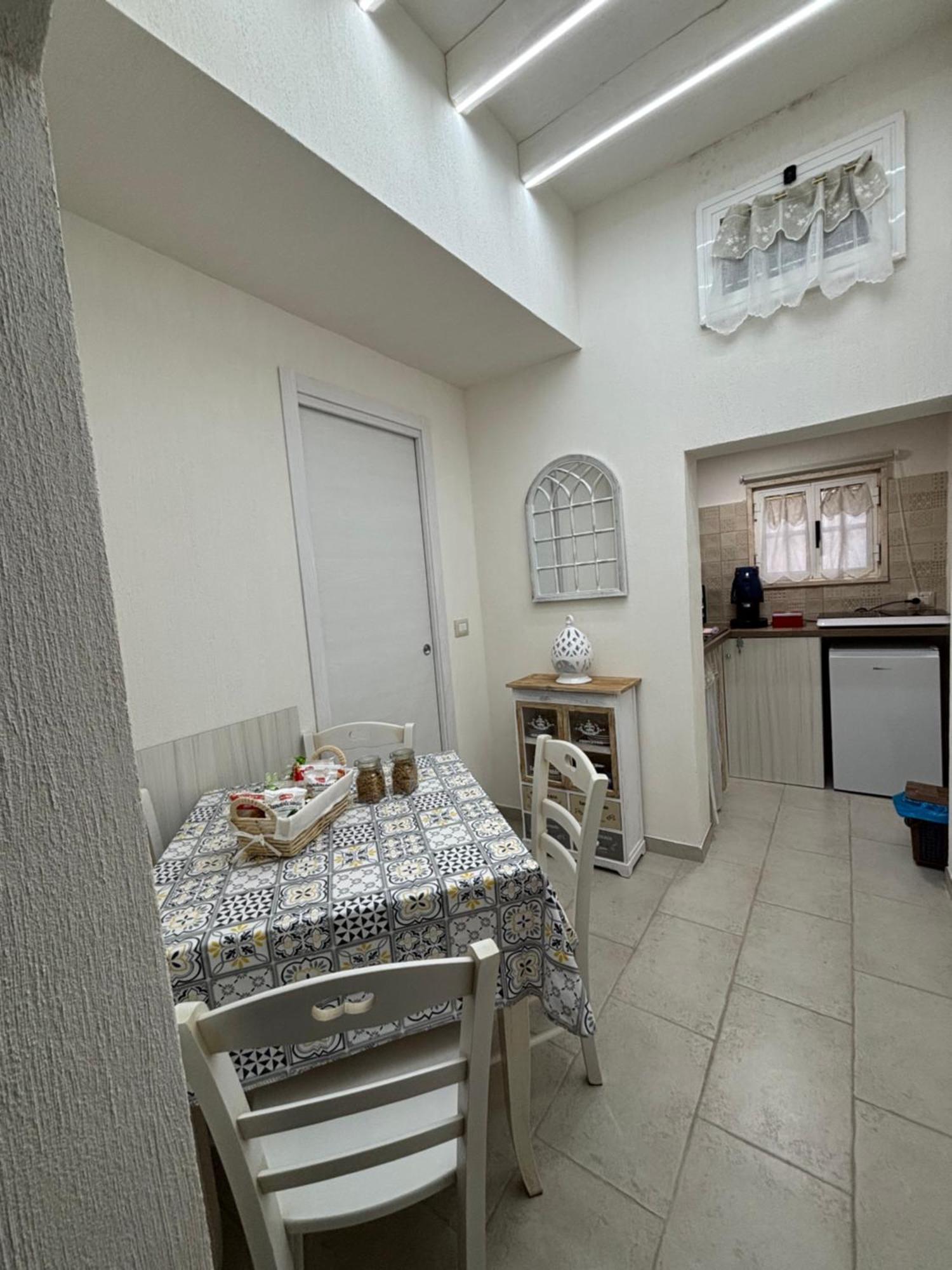 Suite Cavour Luxury Home ตารันโต ภายนอก รูปภาพ